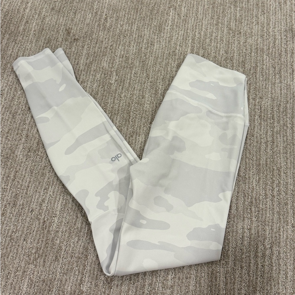 ALO Yoga Leggings - Light Gray Camo
